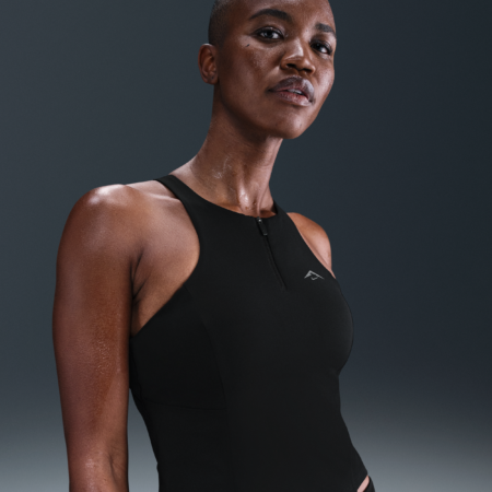 Nike Trail-sports-bh-tanktop med medikum støtte og indlæg til kvinder - sort