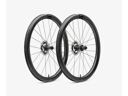 Scope R4.G Disc hjulsæt Carbon 700c 45mm fælg og Shimano body - Black decals - 2026
