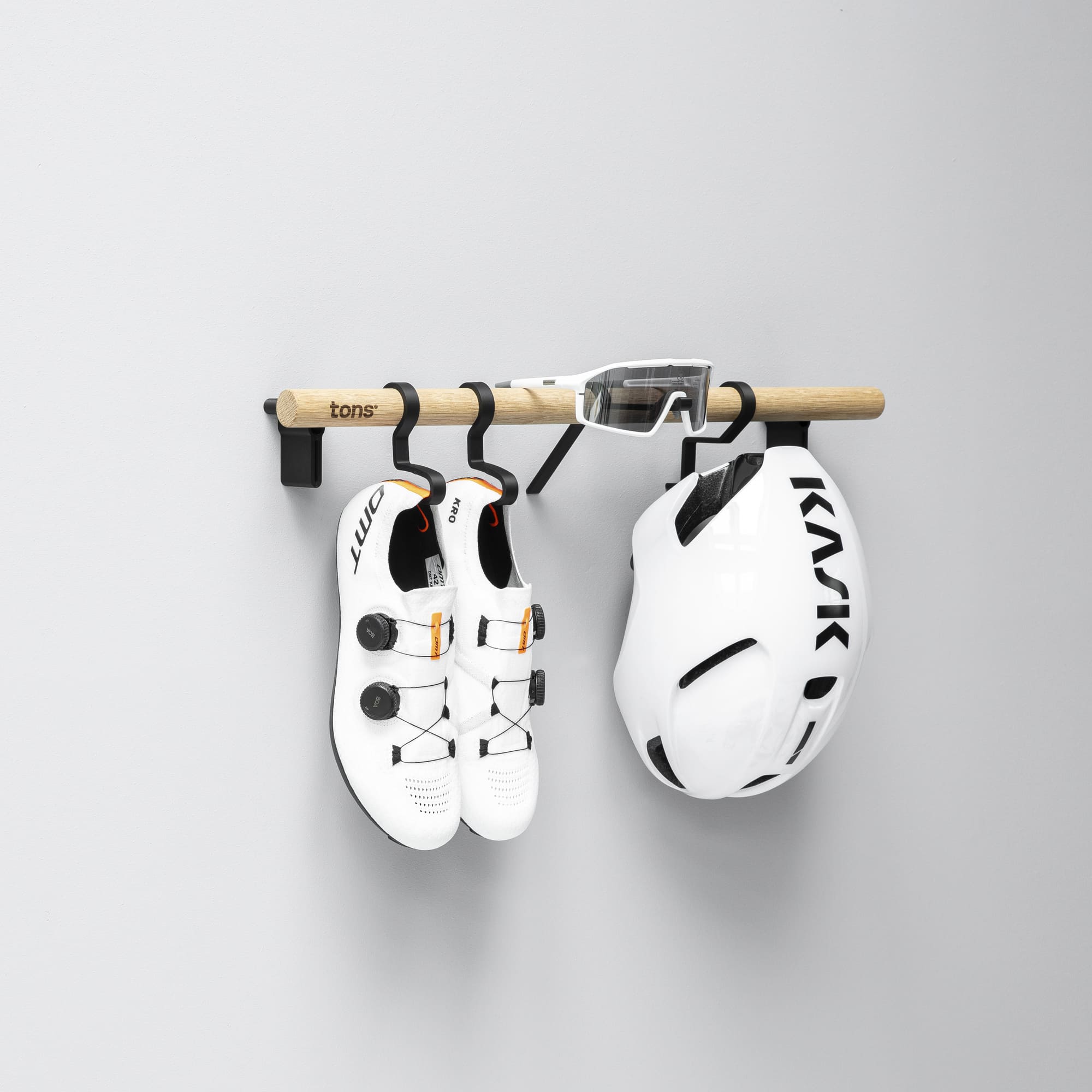 Tons Bar A til cykelsko, cykelbriller og hjelm naturlig eg Tons Bar A til cykelsko, cykelbriller og hjelm naturlig eg