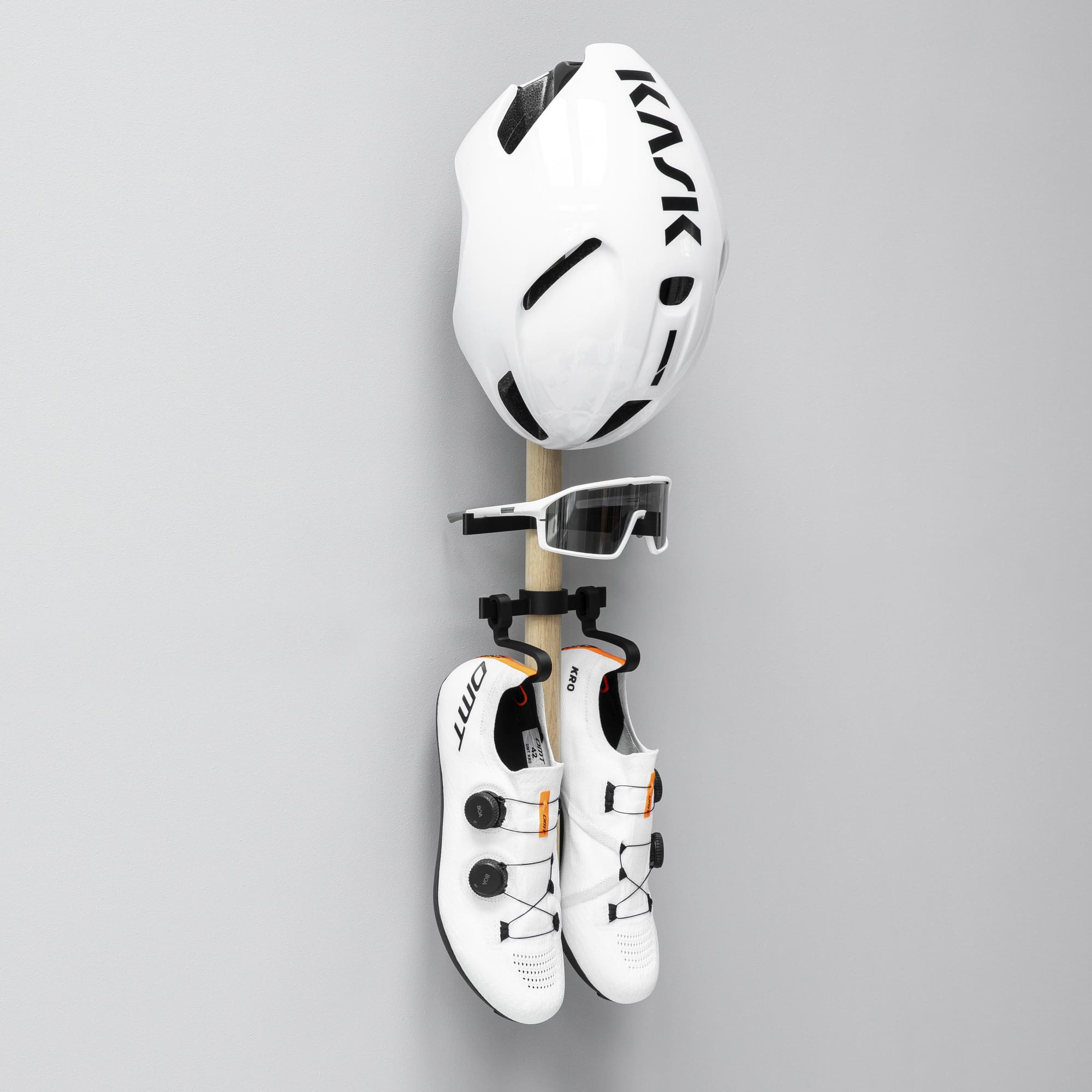 Tons Rack A til sko, cykelbriller og hjelm smoked oak Tons Rack A til sko, cykelbriller og hjelm smoked oak