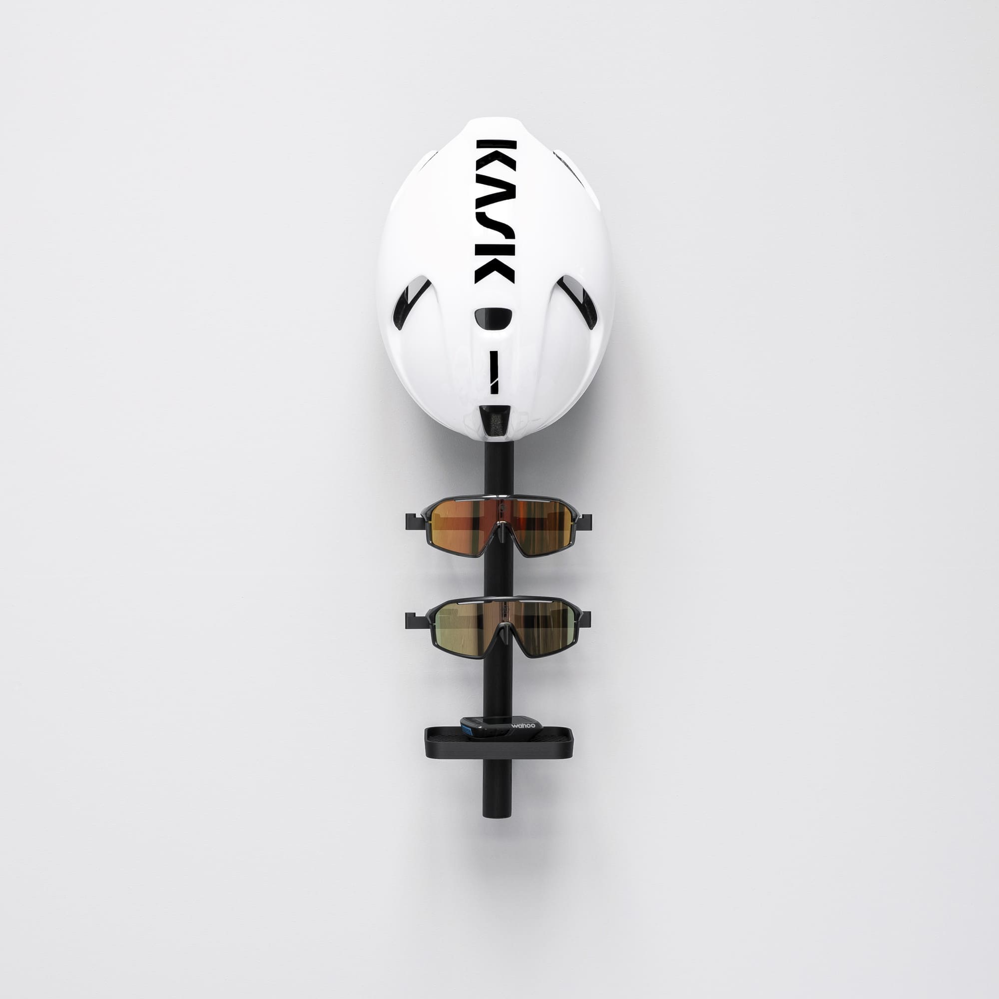 Tons Rack F til hjelm, to par cykelbriller og bakke naturlig eg Tons Rack F til hjelm, to par cykelbriller og bakke naturlig eg