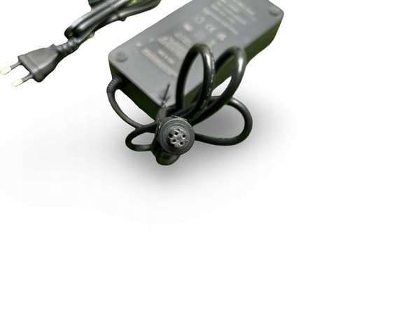 YAMAHA 4-benet 500WH batterioplader til elcykel 42V 4A YAMAHA 4-benet 500WH batterioplader til elcykel 42V 4A